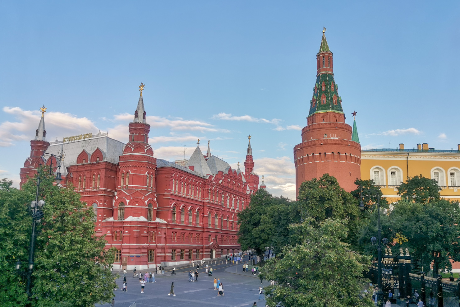 Москва, Красная площадь, 1/2; Кремль, 15 / Манежная площадь