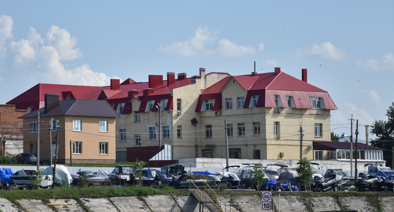 Маркс, Коммунистическая улица, 16А; Коммунистическая улица, 18