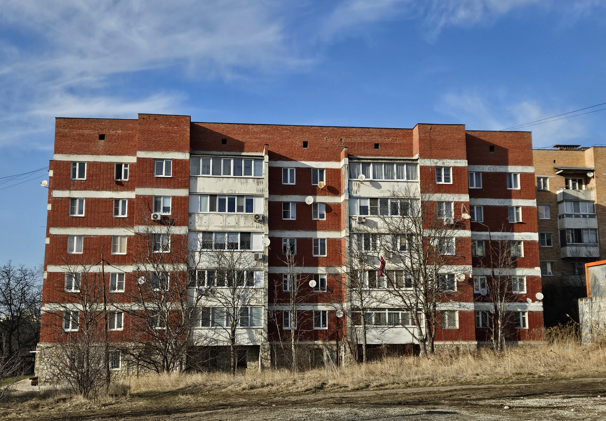 Лермонтов, Улица Волкова, 16 корп. 1