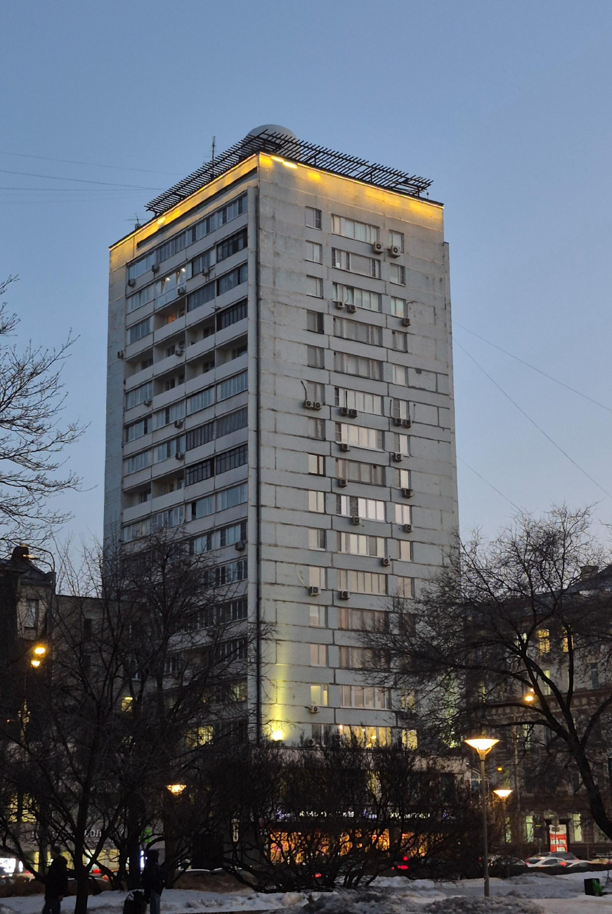 Москва, Садовая-Триумфальная улица, 12 стр. 1 / Воротниковский переулок, 14