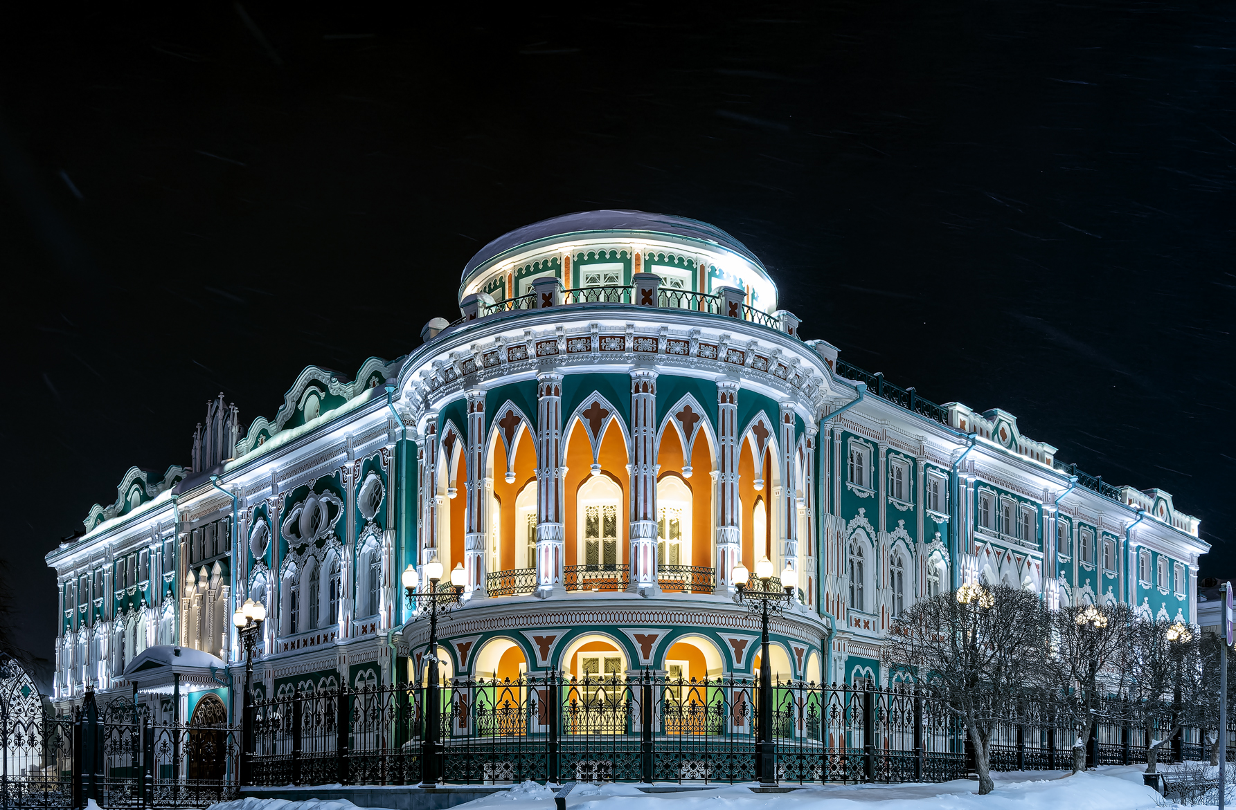 Екатеринбург, Проспект Ленина, 35 / Улица Горького, 23