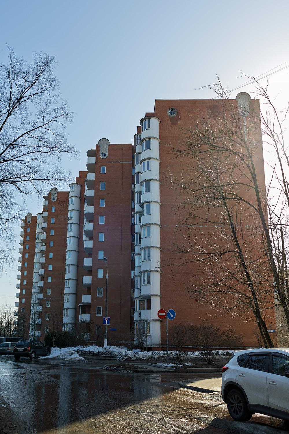 Красногорск, Школьная улица, 1