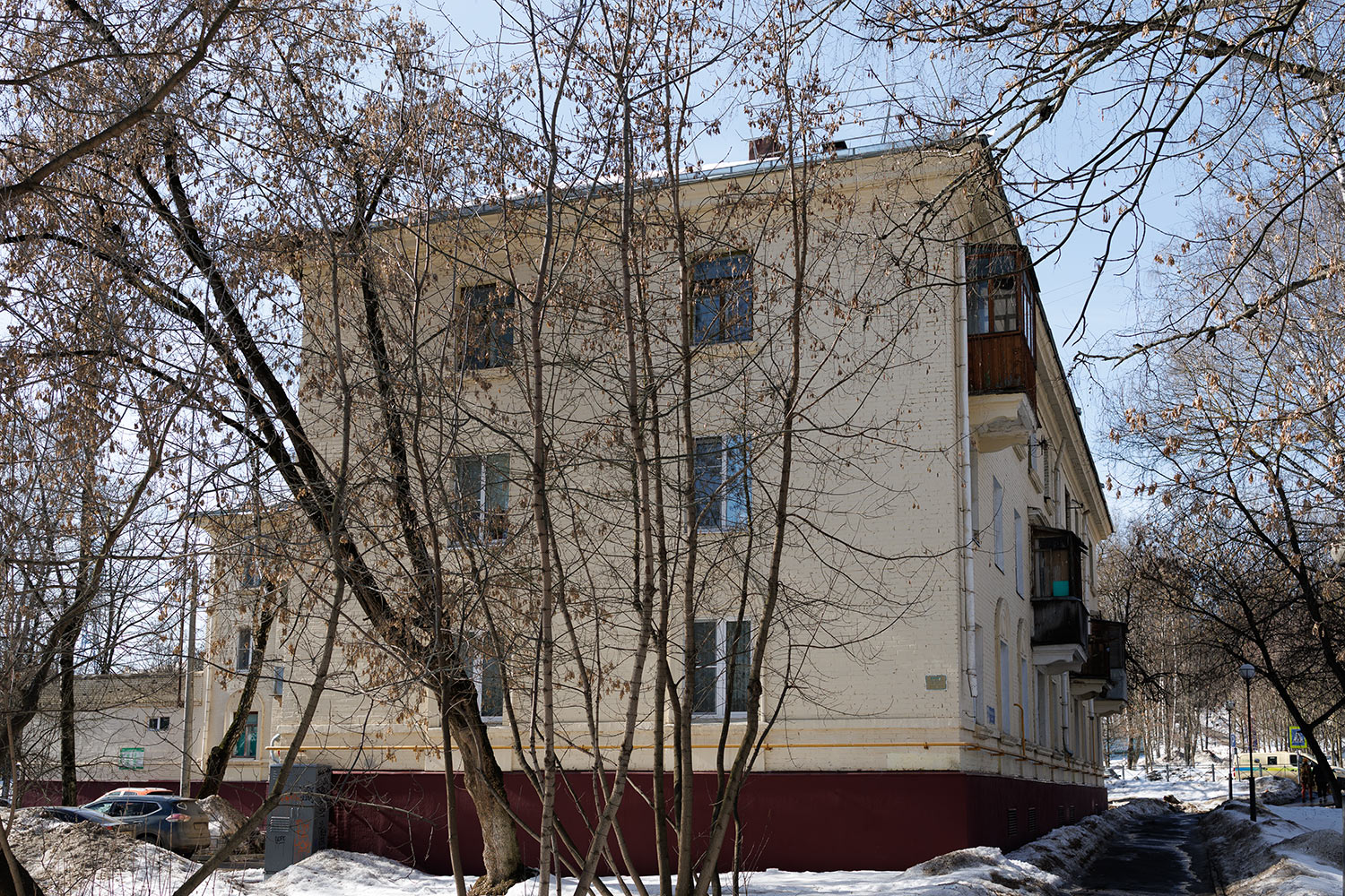 Красногорск, Волоколамское шоссе, 11 / Улица Жуковского, 1