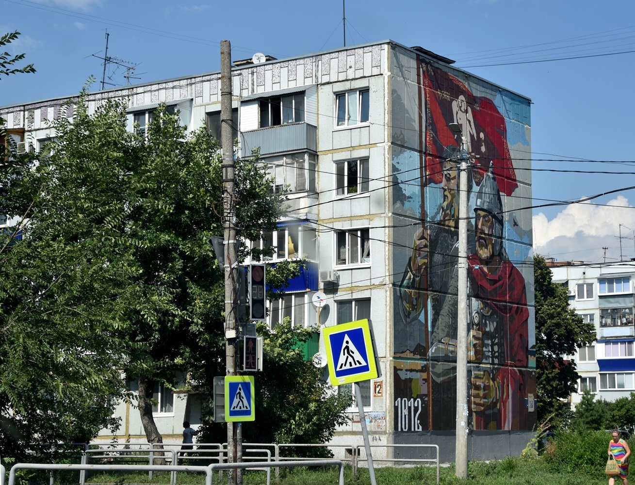 Сызрань, Улица Володарского, 12. Монументальное искусство (мозаики, росписи, барельефы, сграфито)