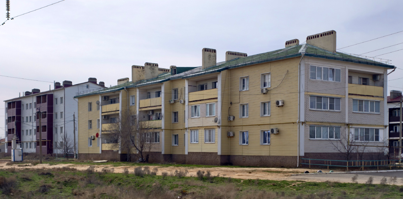 Икряное, Школьная улица, 46; Зелёная улица, 14А