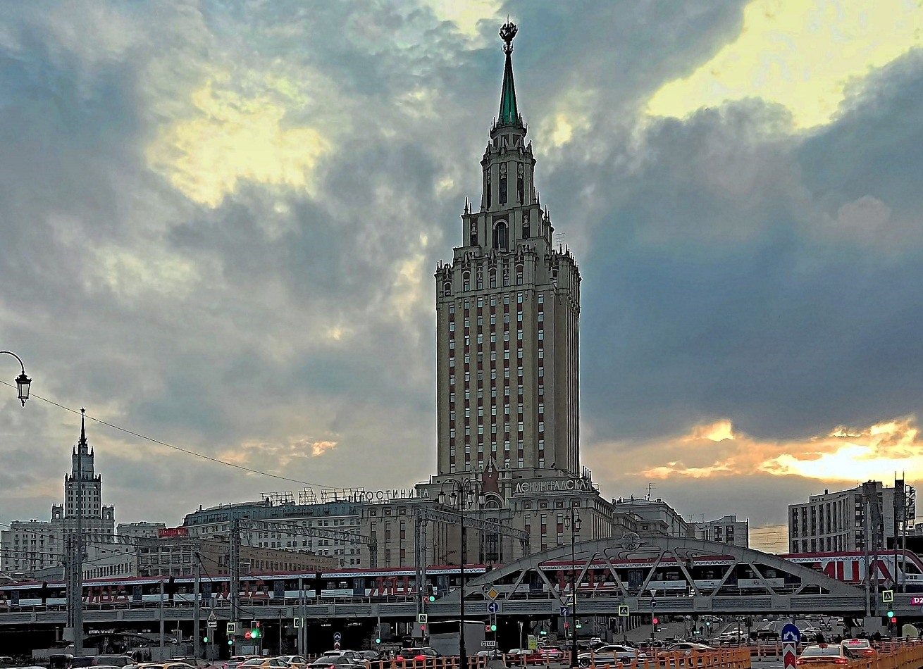 Москва, Каланчёвская улица, 21 / Улица Маши Порываевой, 40