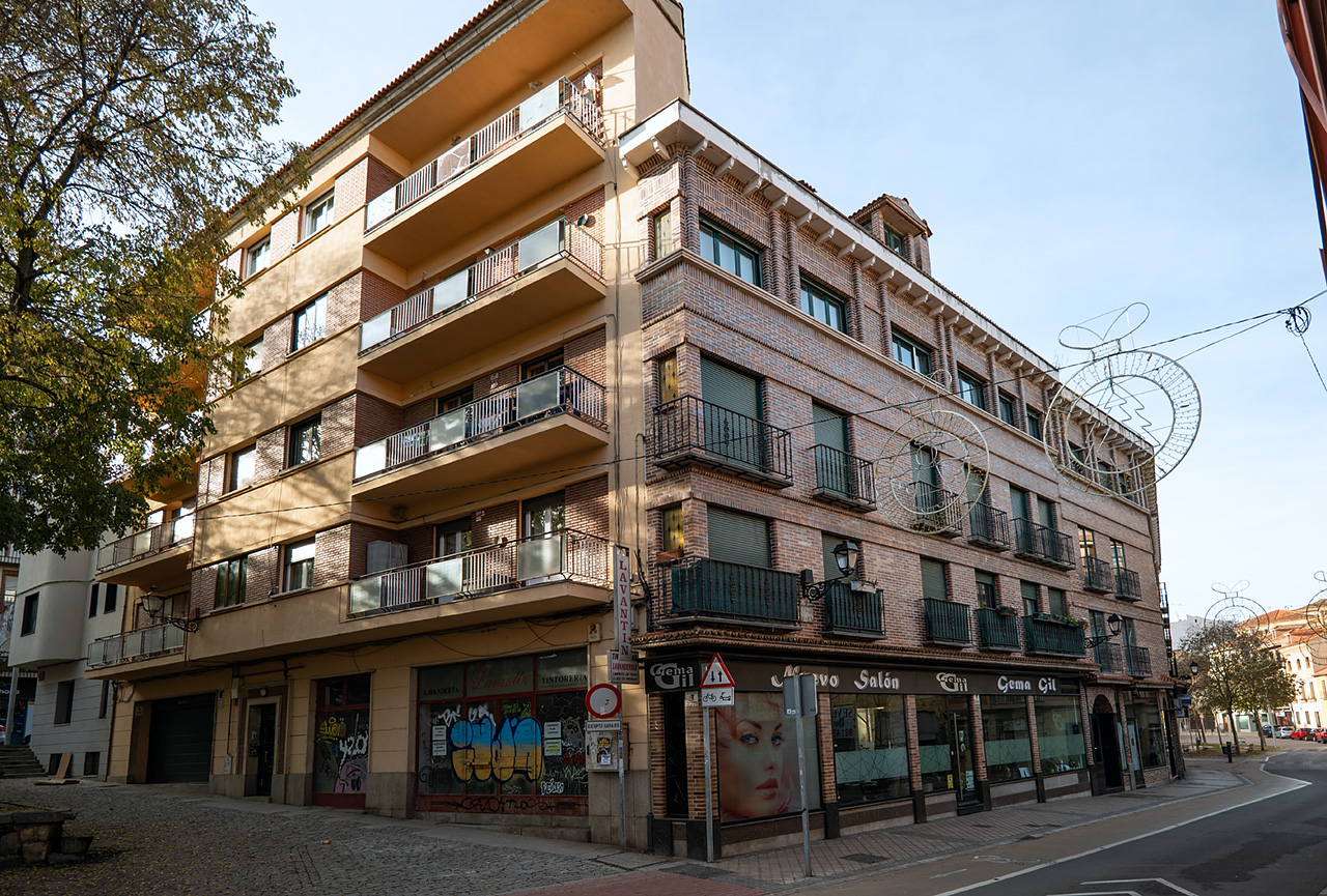 Сеговия, Plaza de Santa Eulalia, 1; Calle de Buitrago, 6