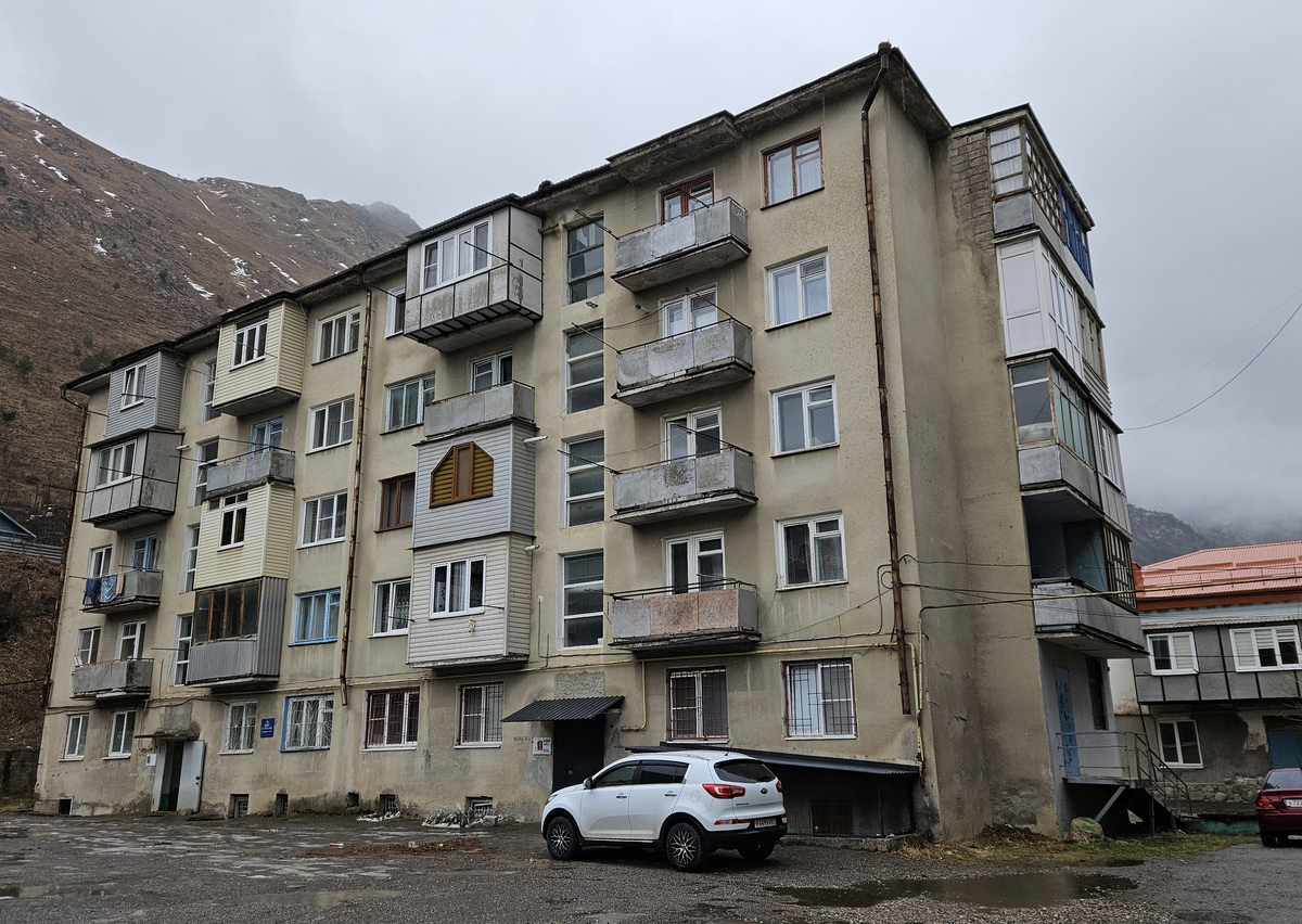 Тырныауз, Улица Мизиева, 2