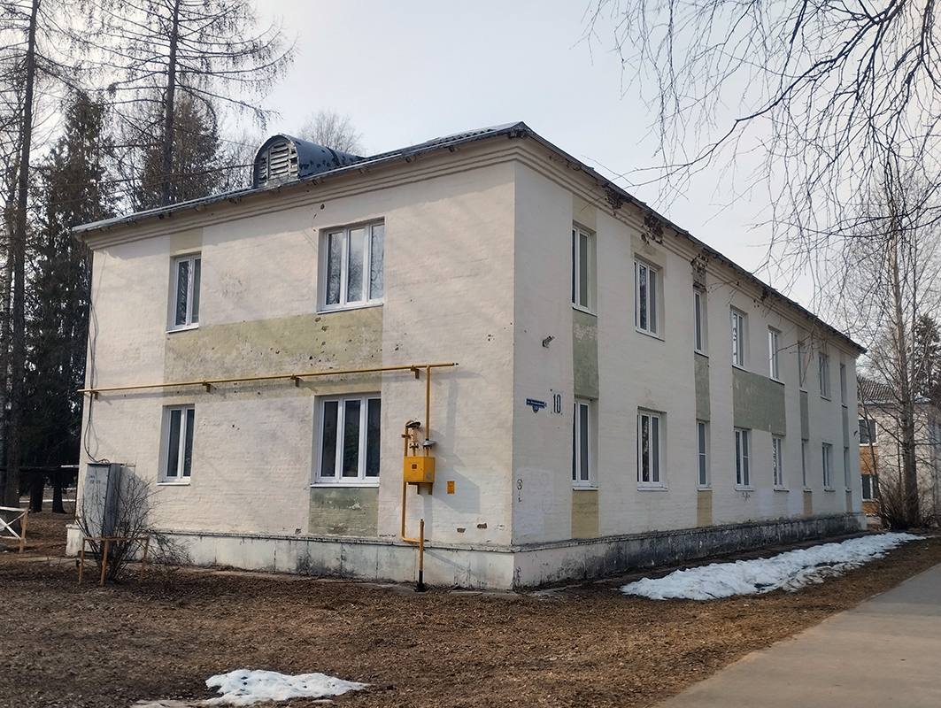 Мирный, Улица Овчинникова, 10
