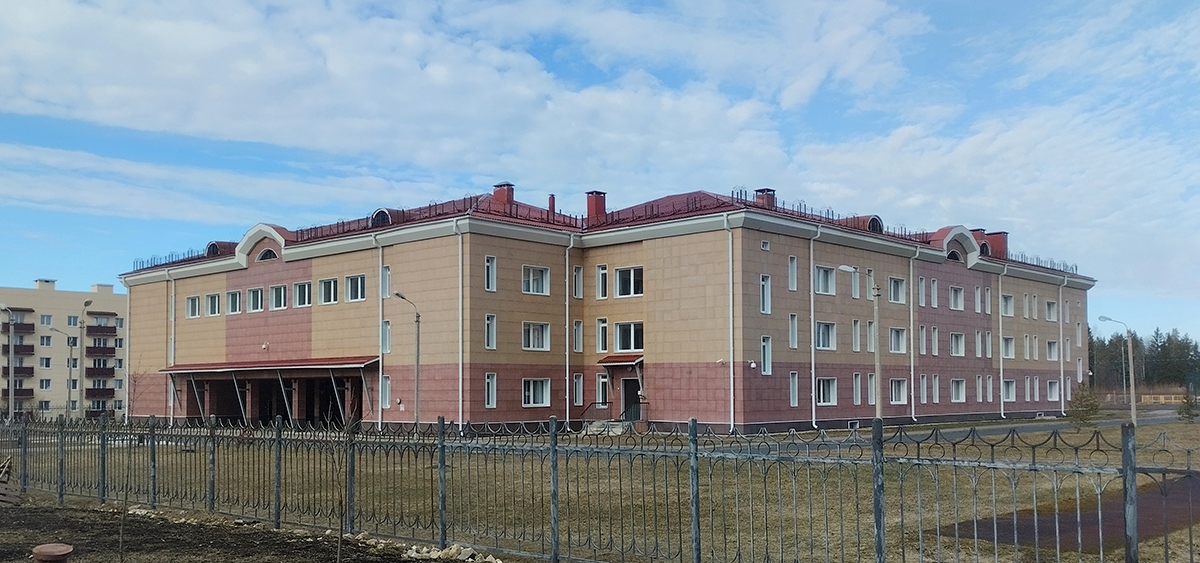 Мирный, Улица Космонавтов, 7