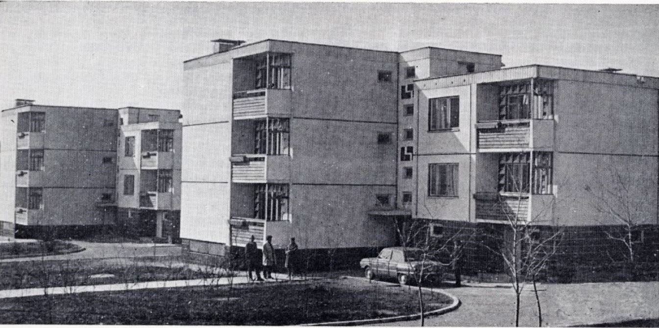 Замосточье, Центральная улица, 26; Центральная улица, 27