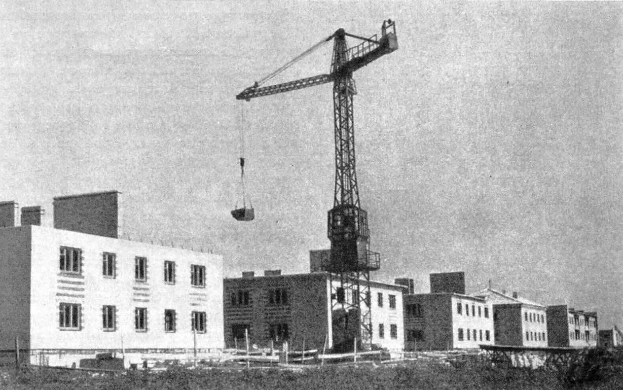 Октябрьский, Центральная улица, 14; Центральная улица, 16; Центральная улица, 18; Центральная улица, 20; Центральная улица, 22