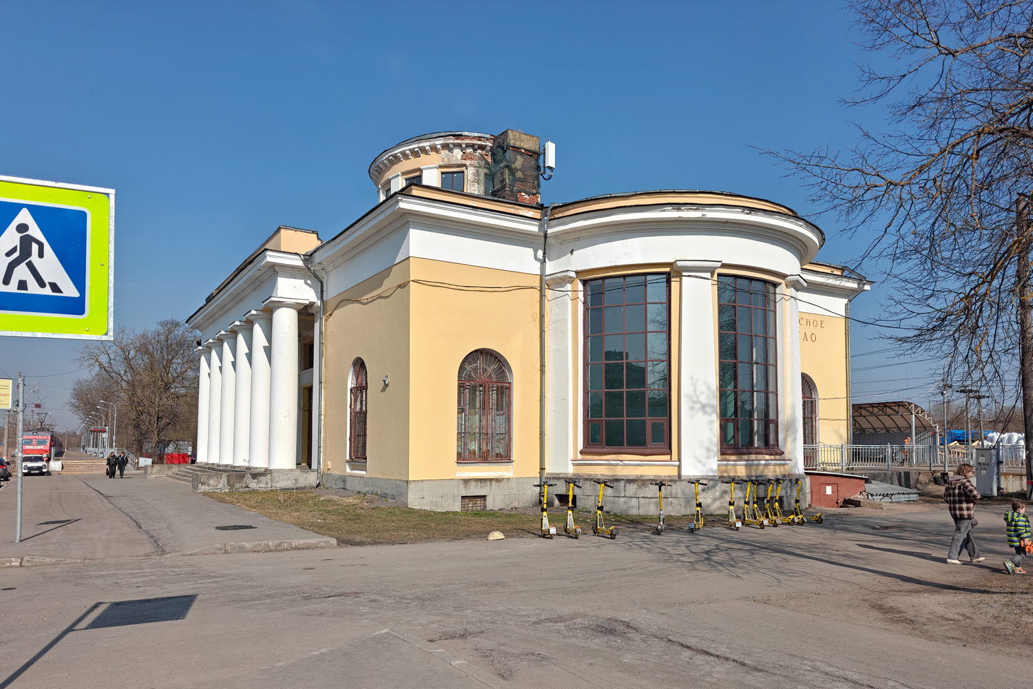 Красное Село, Привокзальная площадь, 1
