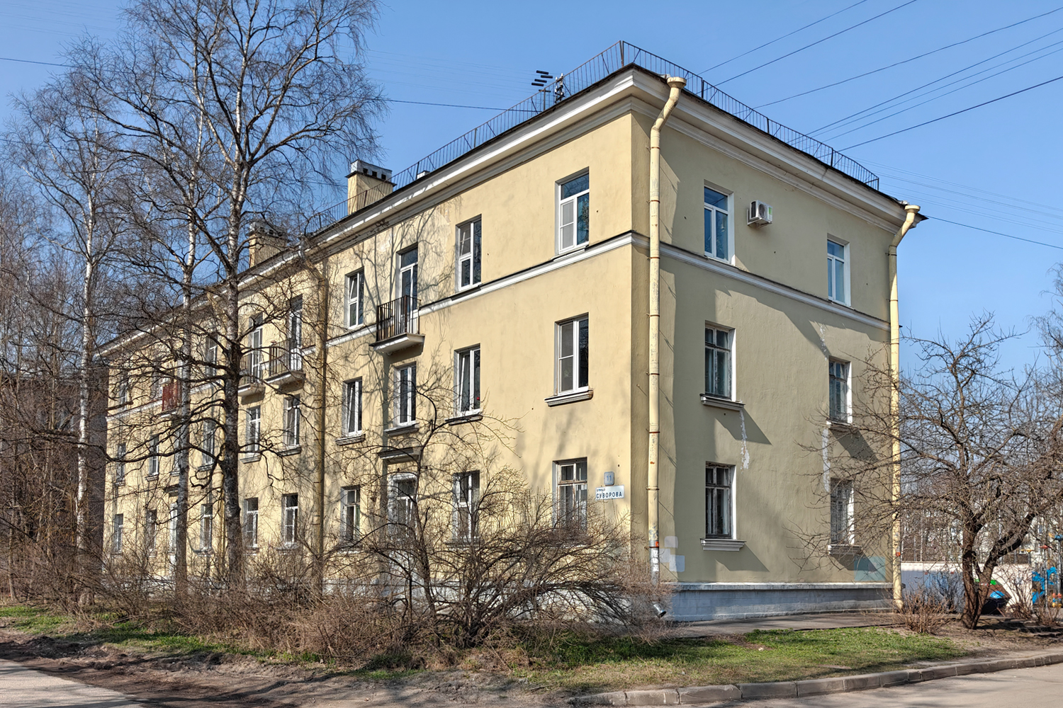 Красное Село, Улица Суворова, 11