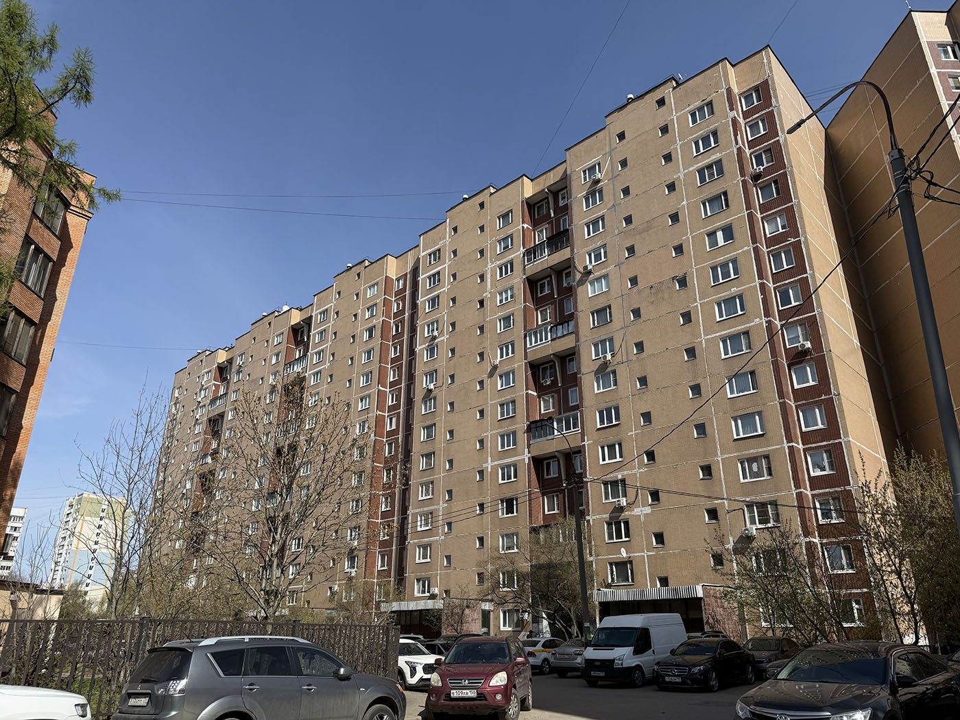 Королёв, Проспект Космонавтов, 20 / Улица Горького, 35