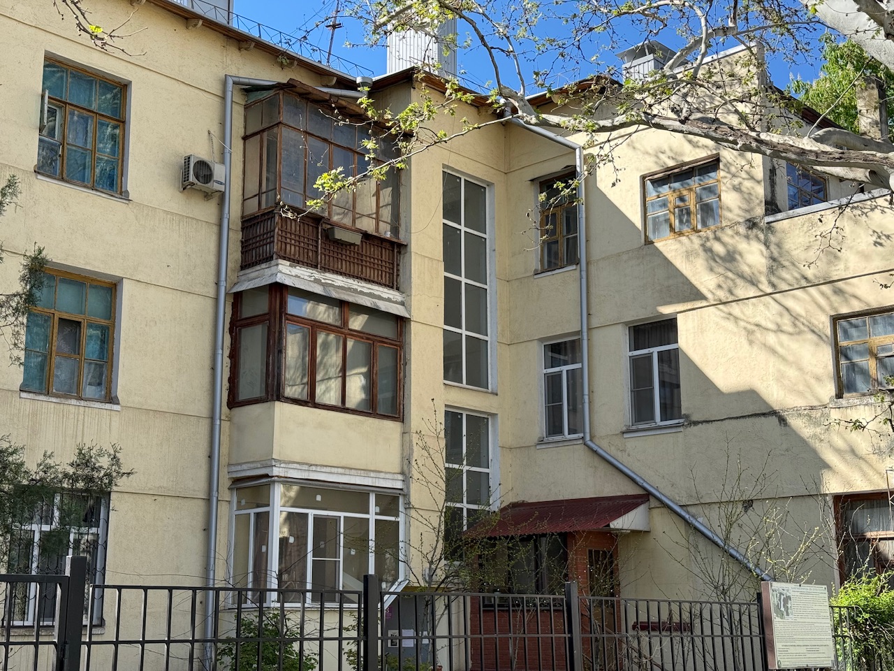Краснодар, Улица Коммунаров, 1