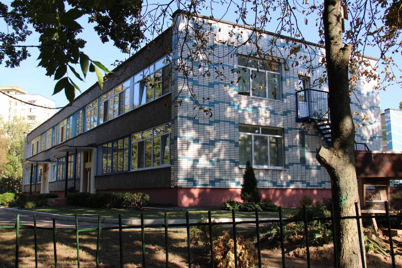 Минск, Улица Плеханова, 61 корп. 1. Монументальное искусство (мозаики, росписи, барельефы, сграфито)