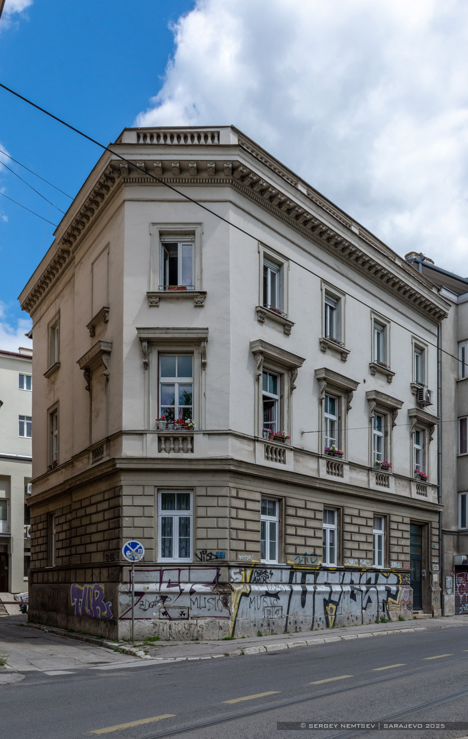 Сараево, Obala Kulina bana, 30