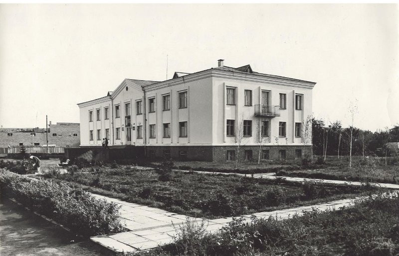 Камызяк, ​Площадь Павших Борцов, 2
