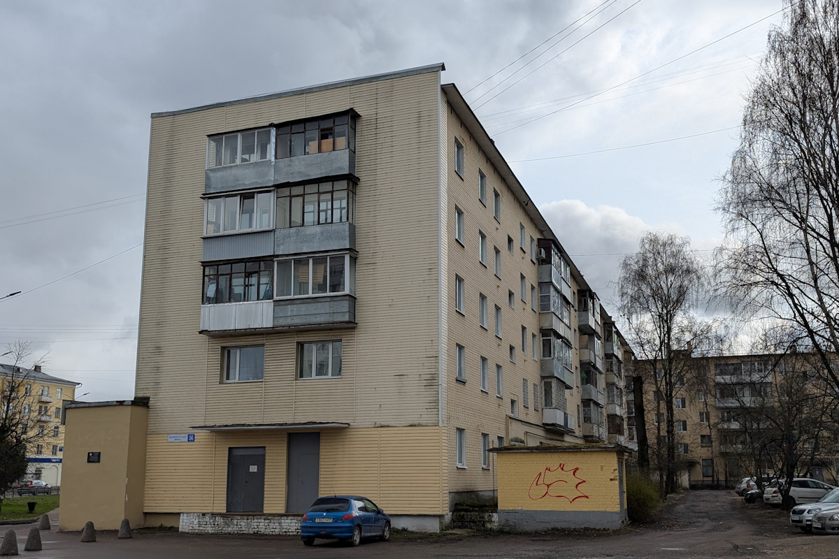 Тверь, Петербургское шоссе, 56 / Улица Паши Савельевой, 1