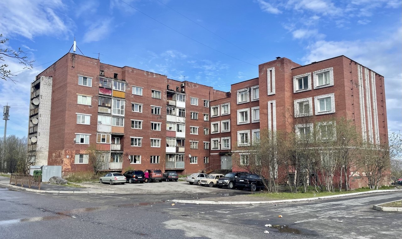 Murmansk, Садовая улица, 9