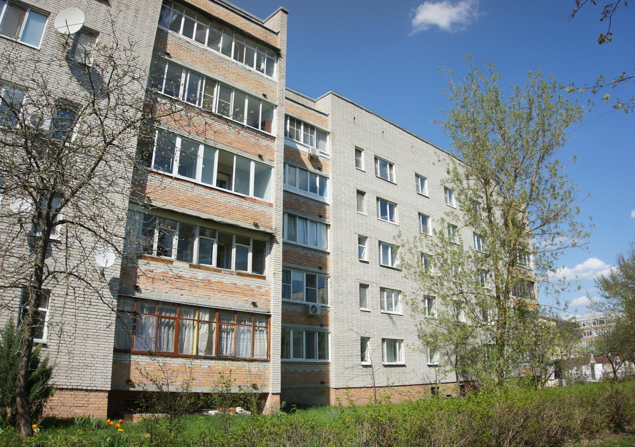 Кремёнки, Улица Маршала Жукова, 1
