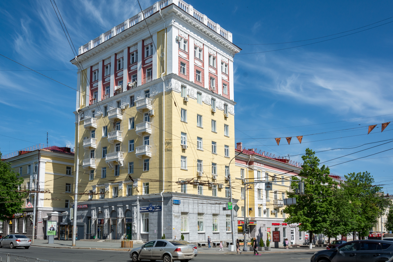 Уфа, Первомайская улица, 27 / Улица Ульяновых, 30