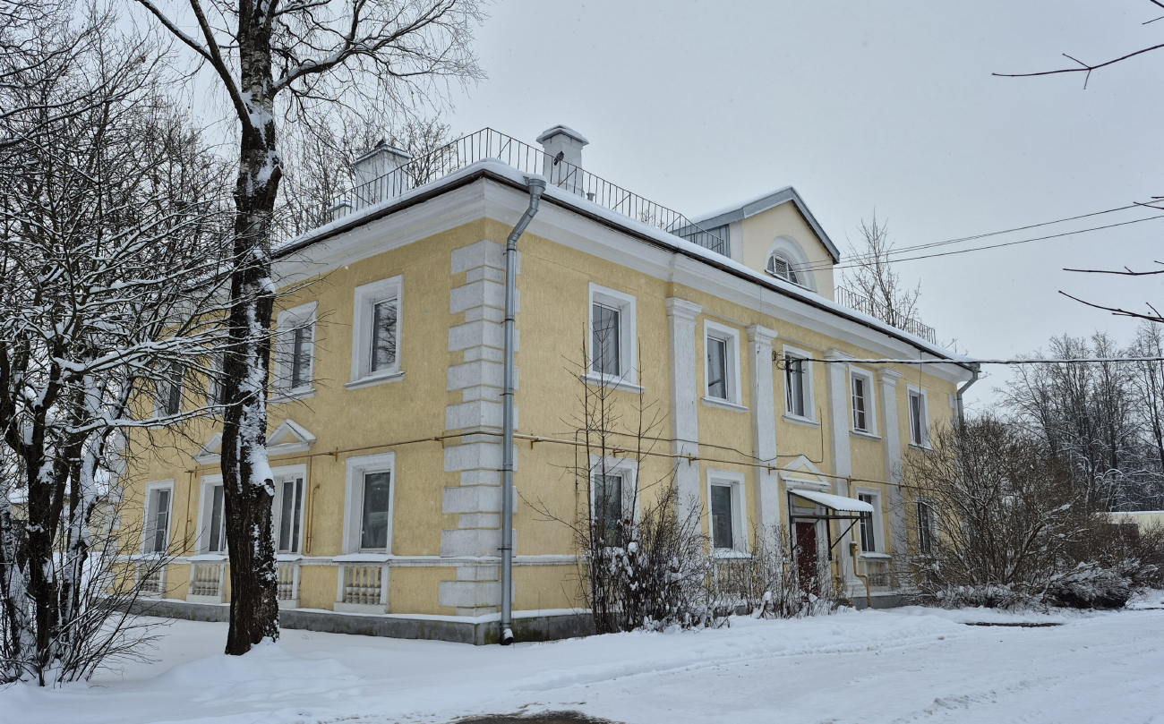 Гатчина, Киевская улица, 9 / Улица Григорина, 2