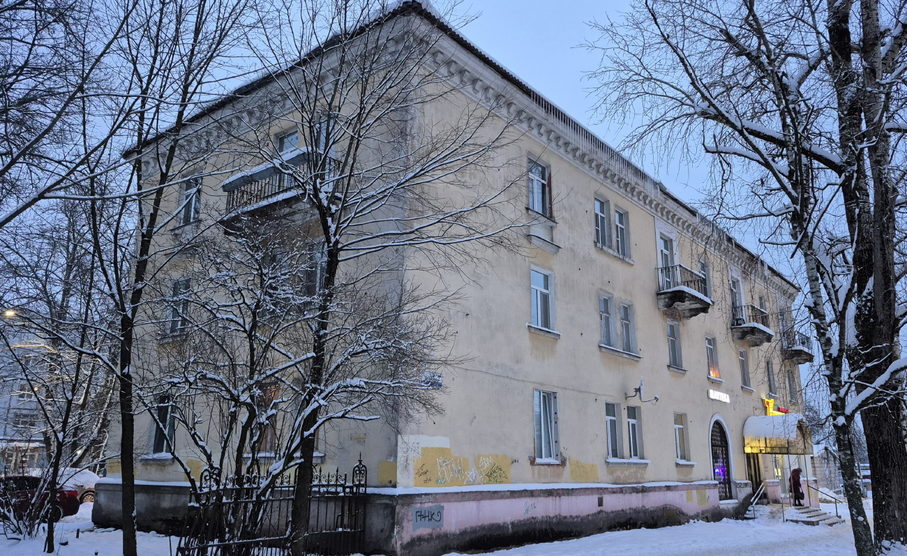 Гатчина, Улица Чкалова, 1 / Улица Карла Маркса, 2