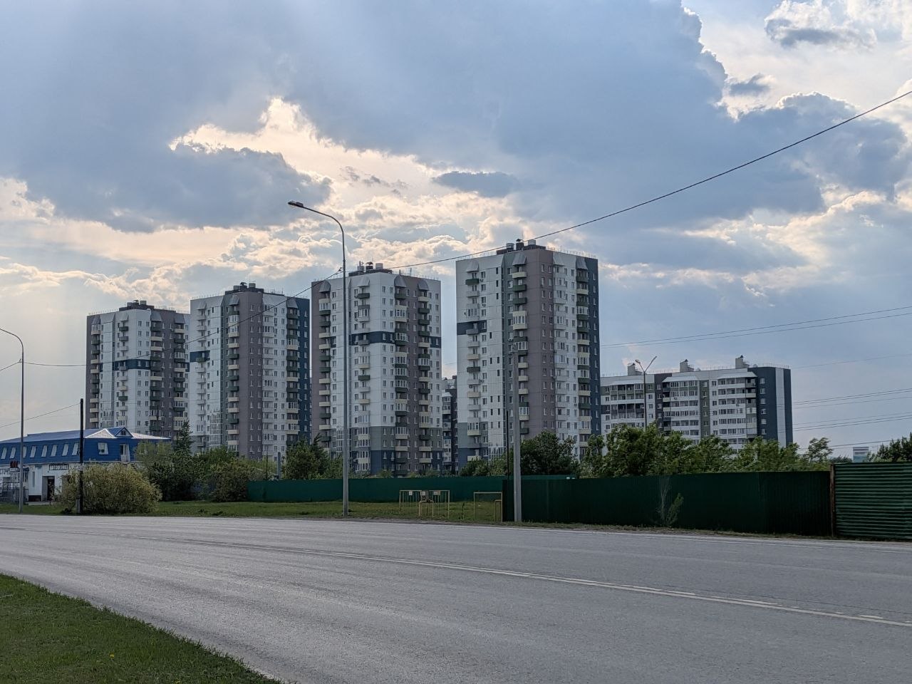 Тюмень, Улица Героев Космоса, 13; Улица Героев Космоса, 13 корп. 1; Улица Героев Космоса, 11; Улица Героев Космоса, 9; Улица Алексея Леонова, 32