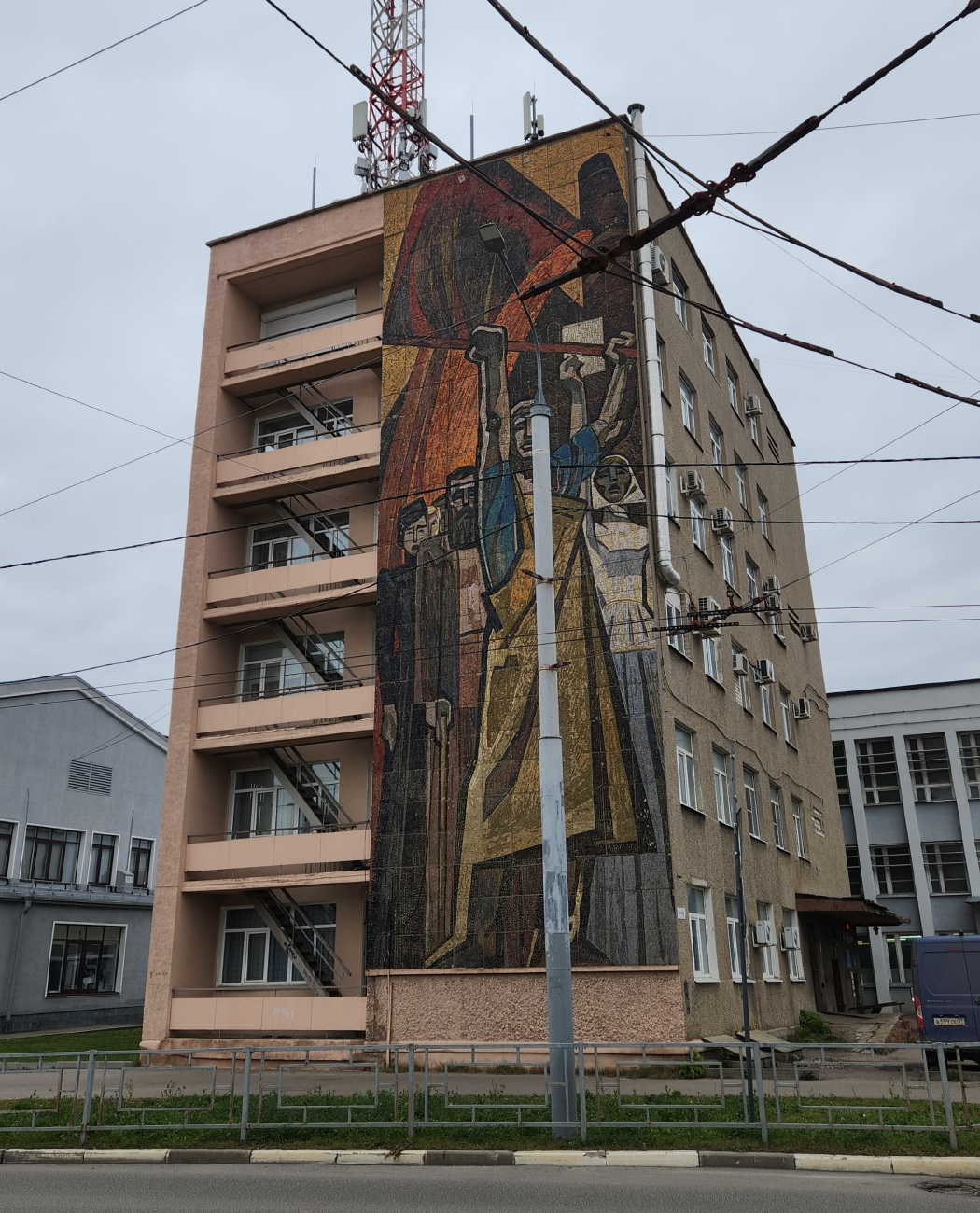 Иваново, Вокзальная площадь, 5. Монументальное искусство (мозаики, росписи, барельефы, сграфито)