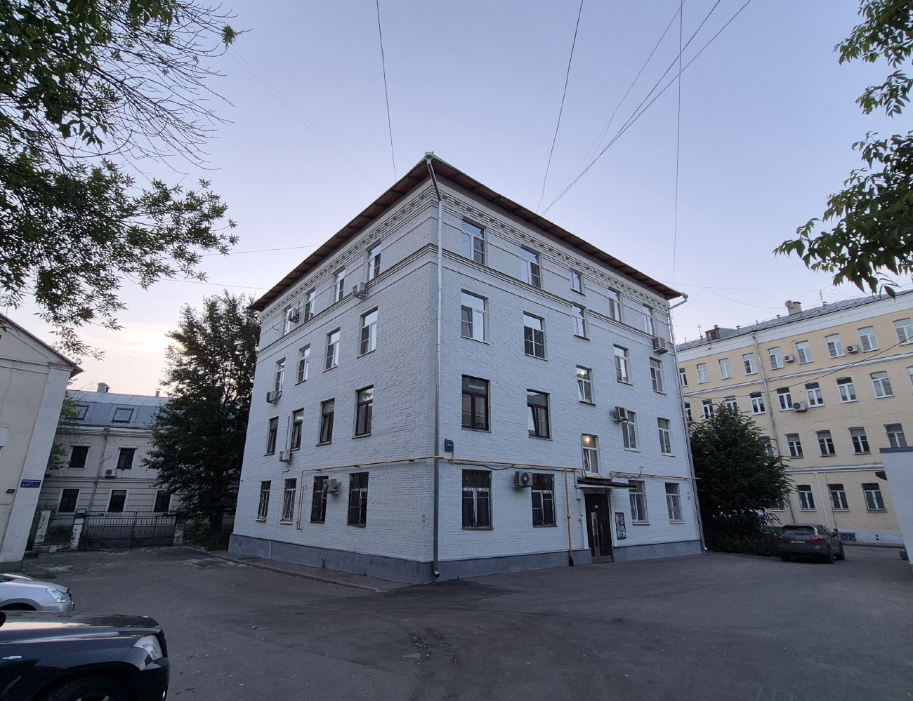 Москва, Покровский бульвар, 4 стр. 6 / Хохловский переулок, 17 стр. 6