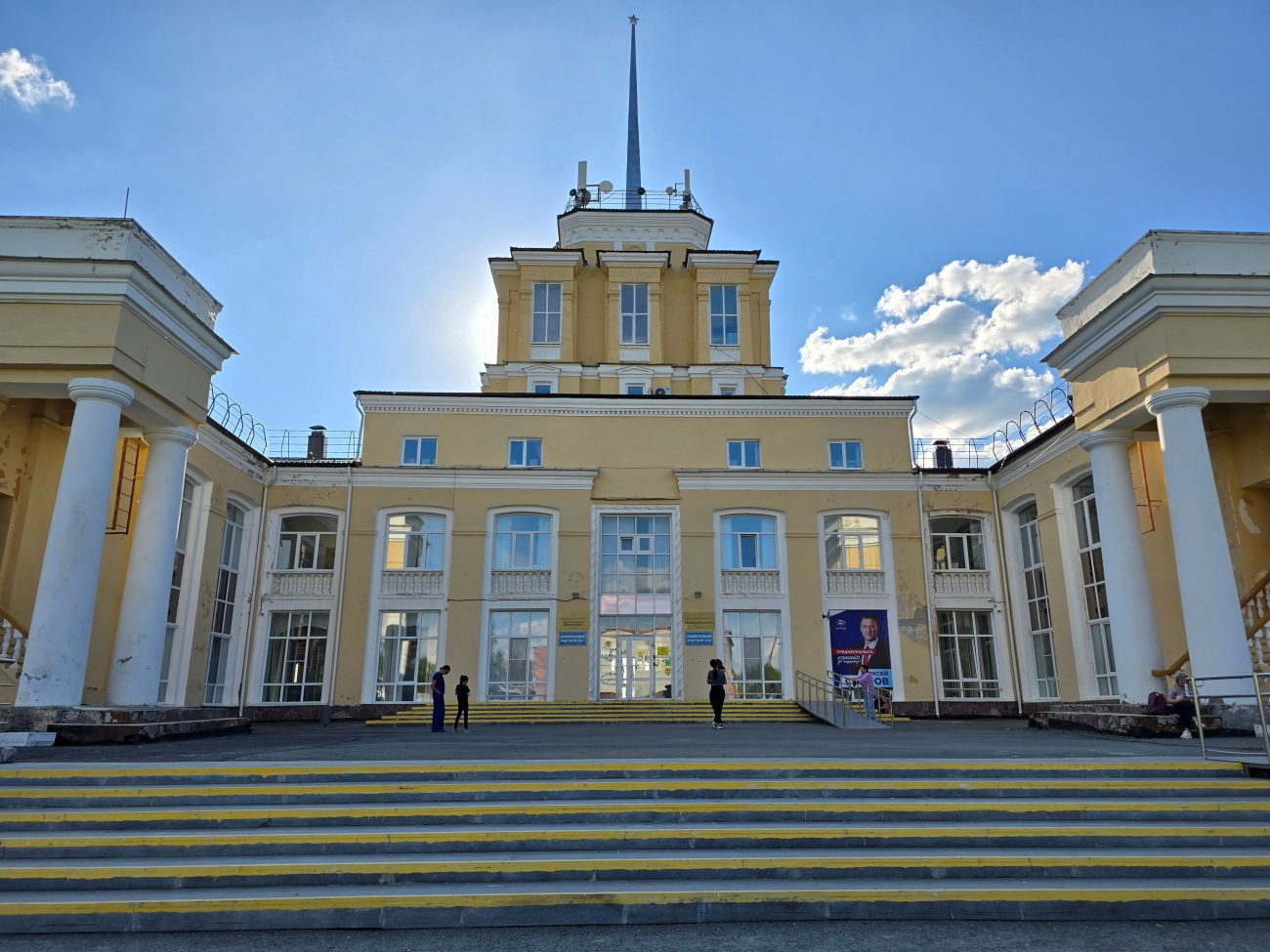 Среднеуральск, Набережная улица, 8А