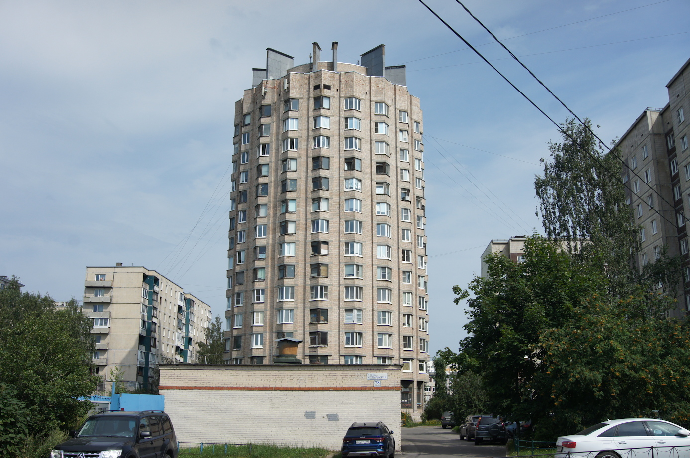 Sankt Petersburg, Купчинская улица, 28 корп. 2; Купчинская улица, 28 корп. 3