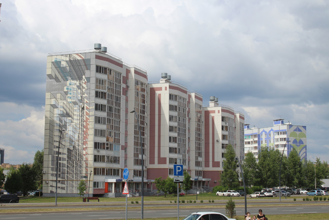 Нижньокамськ, Проспект Шинников, 13А. Монументальное искусство (мозаики, росписи, барельефы, сграфито)