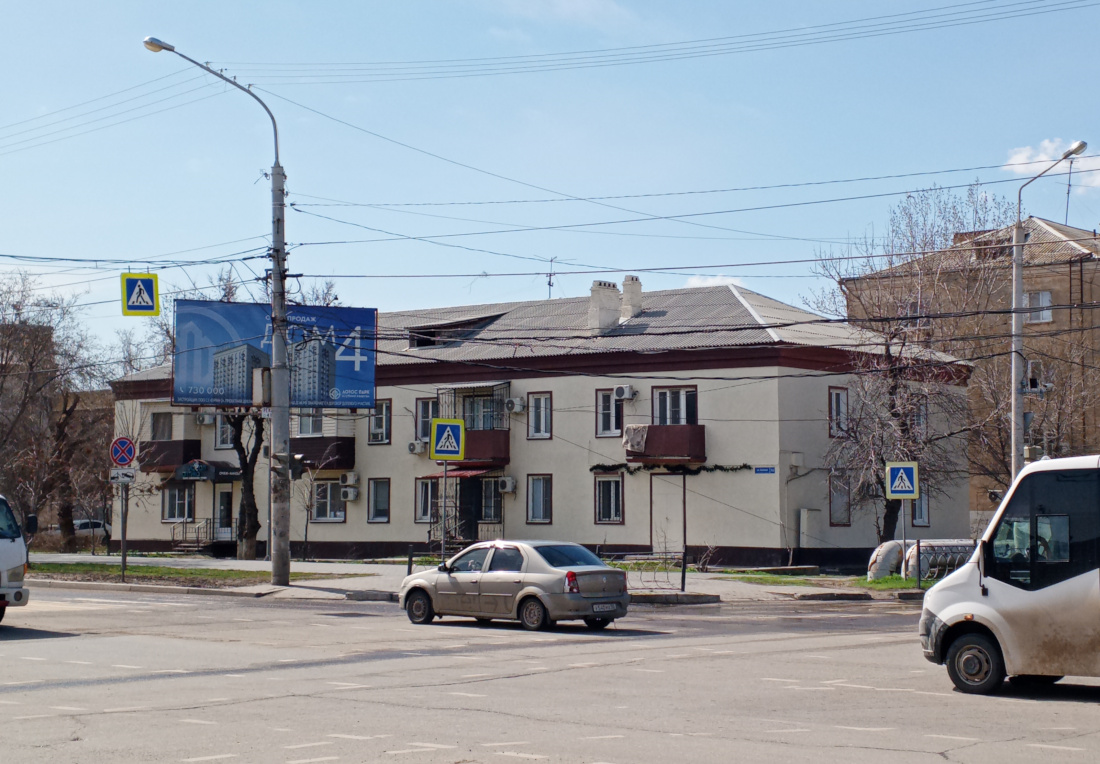 Астрахань, Боевая улица, 56 / Улица Николая Островского, 58