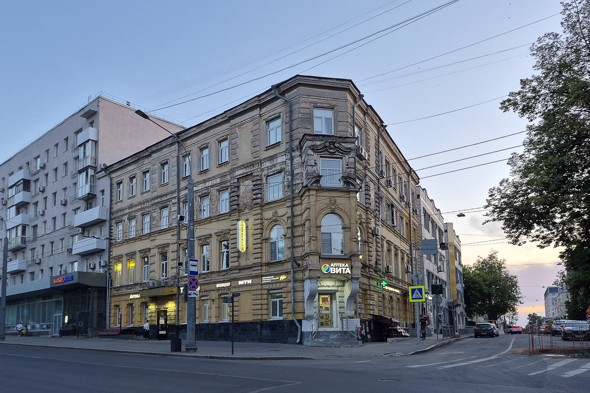 Нижний Новгород, Улица Маслякова, 2 / Площадь Максима Горького, 4