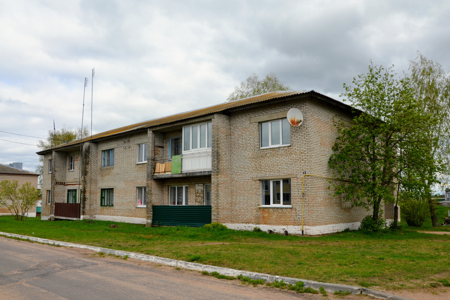 Крупский район, прочие н.п., аг. Замки, Молодёжная улица, 16