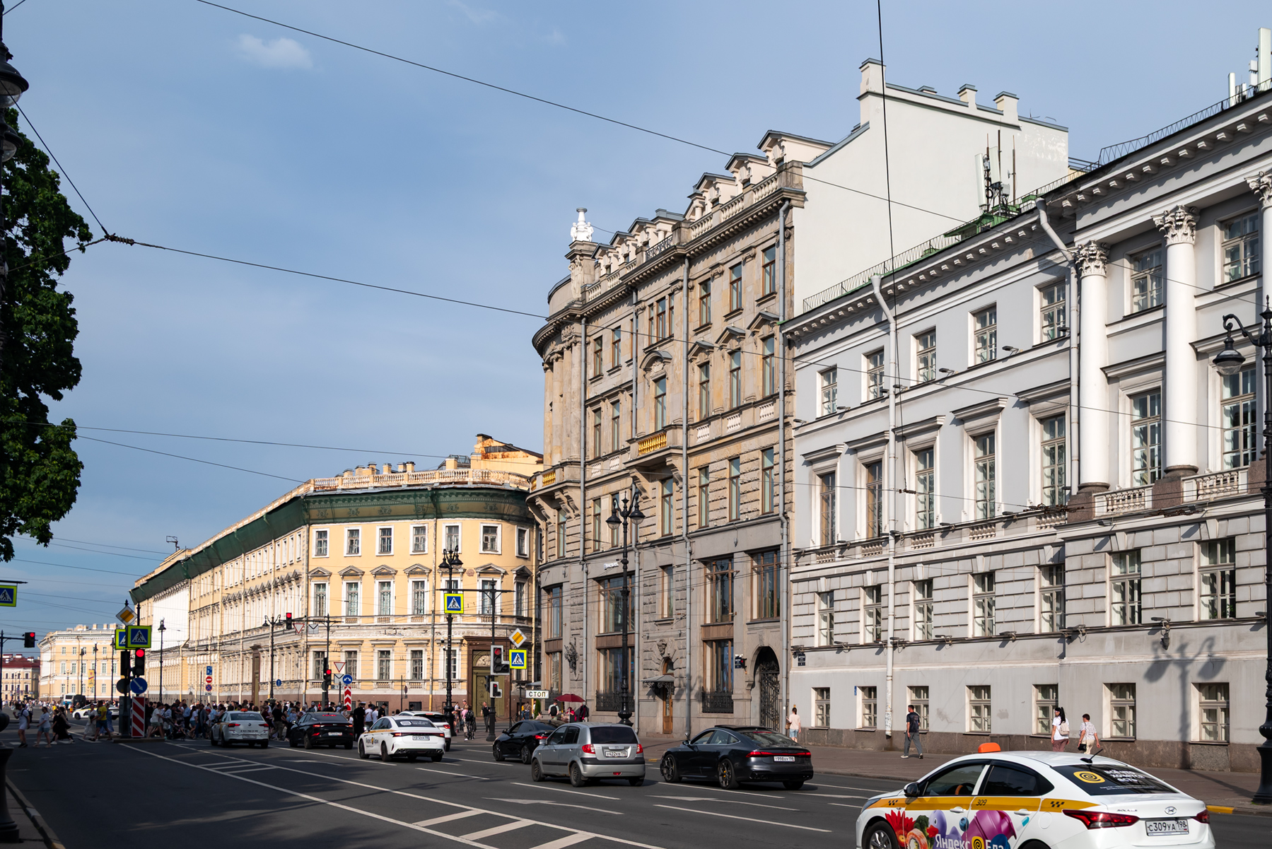 Санкт-Петербург, Невский проспект, 2; Невский проспект, 1 / Адмиралтейский проспект, 4