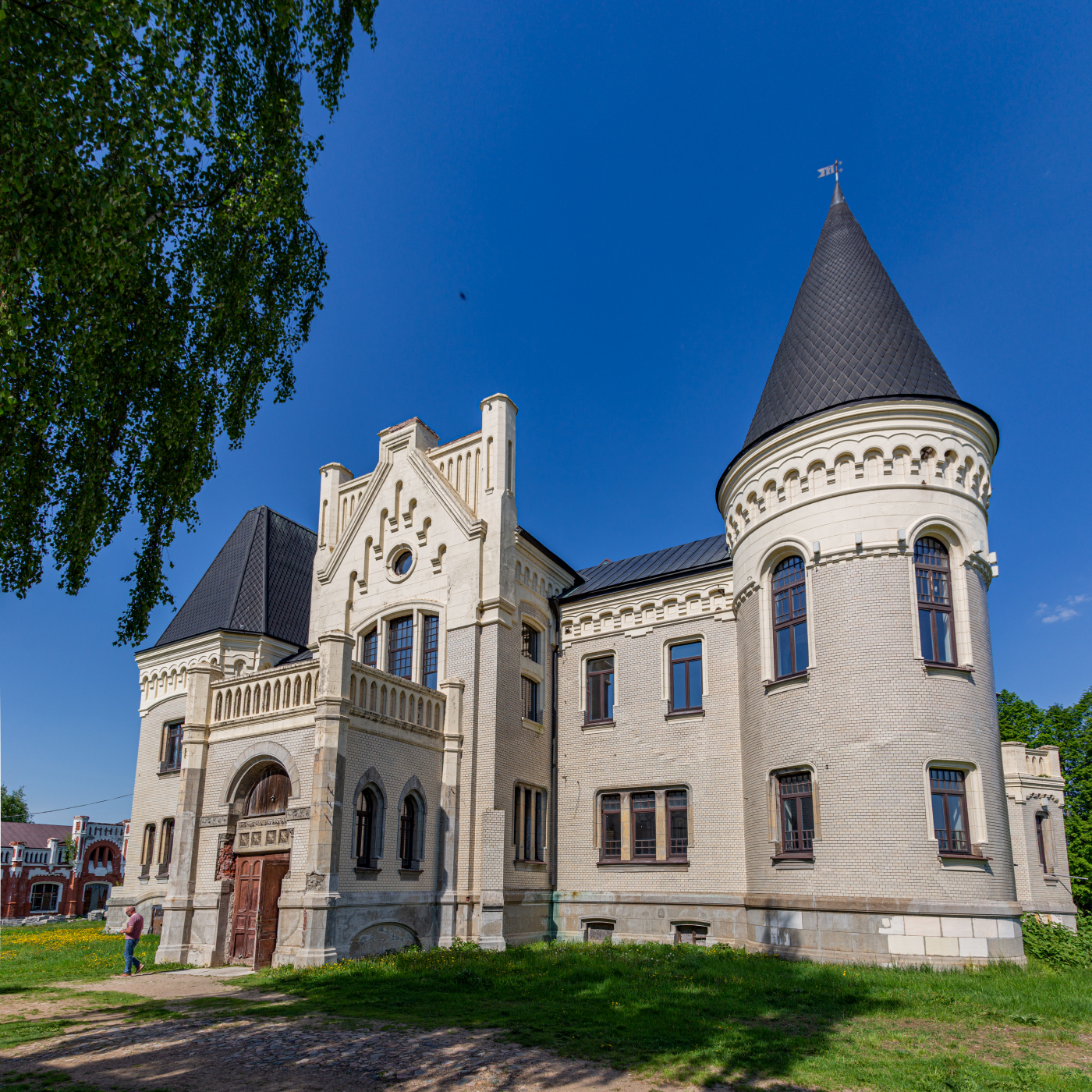 Красный Профинтерн, Набережная улица, 2
