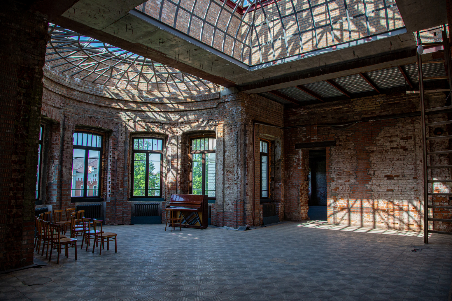 Красный Профинтерн, Набережная улица, 2