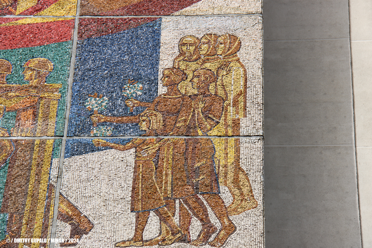 Минск, Улица Калиновского, 82 корп. 2. Монументальное искусство (мозаики, росписи)