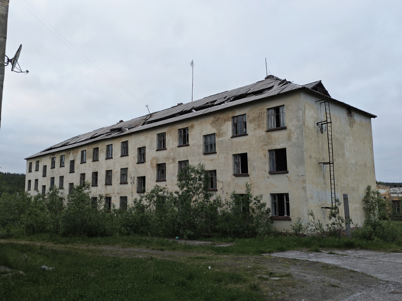 Кольский район, прочие н.п., пос. Песчаный, Октябрьская улица, 2