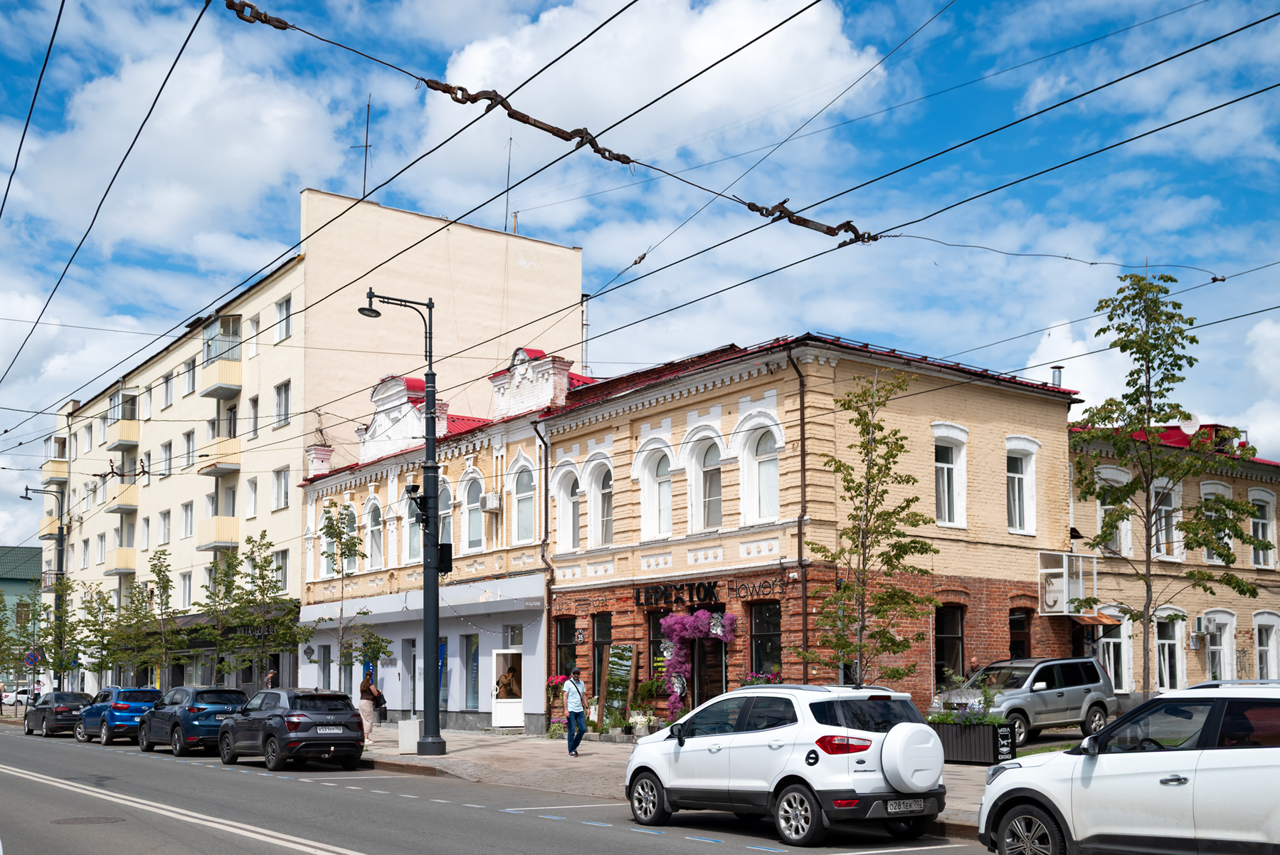 Ufa, Улица Гоголя, 56 / Коммунистическая улица, 33; Коммунистическая улица, 35