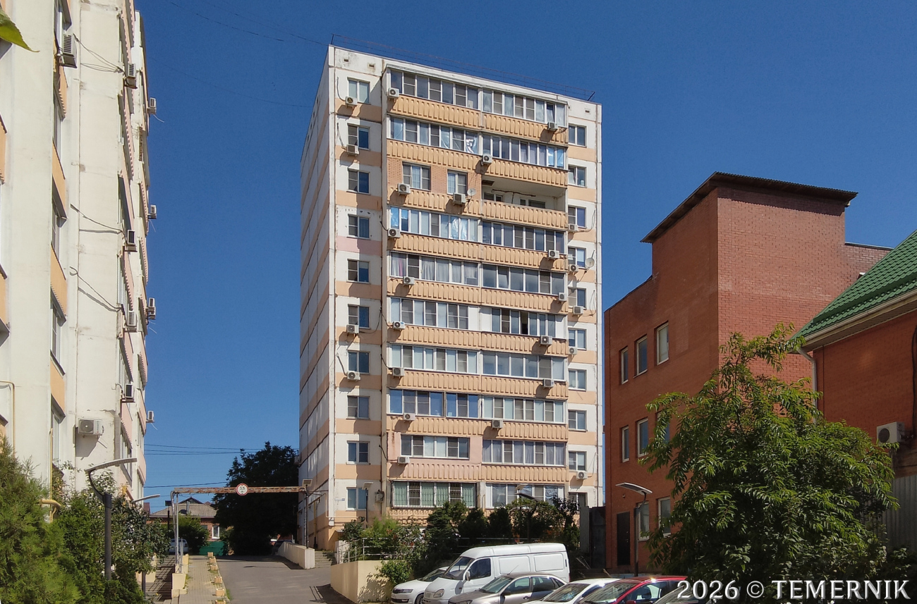 Ростов-на-Дону, Портовая улица, 370 (секция 4)