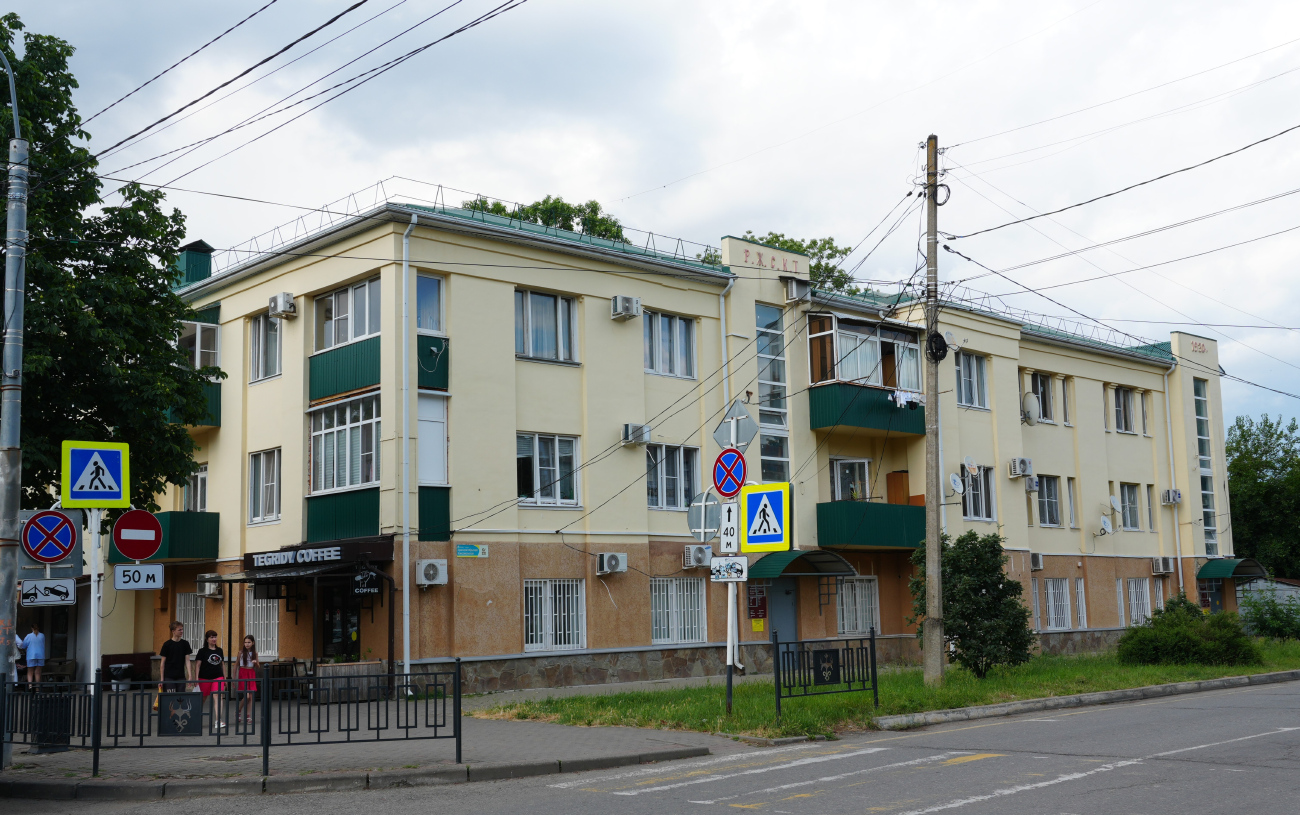 Майкоп, Краснооктябрьская улица, 10 / Комсомольская улица, 232