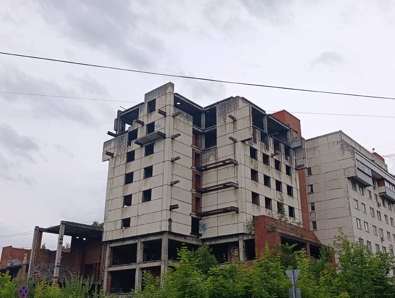 Троицк, Школьная улица, 1 / Улица Пушковых, 11