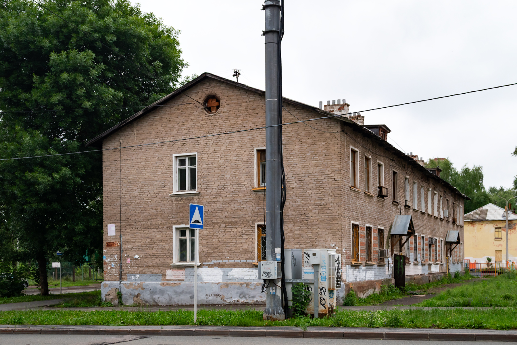 Уфа, Черниковская улица, 41 / Улица Коммунаров, 9