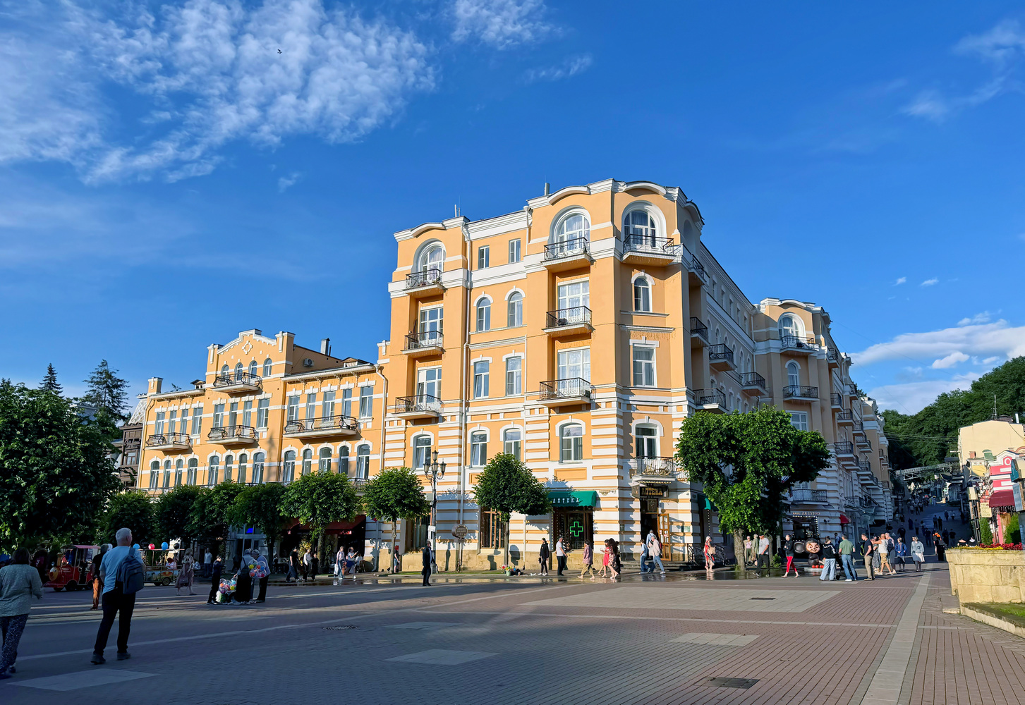 Кисловодск, Курортный бульвар, 19 / Проспект Карла Маркса, 1