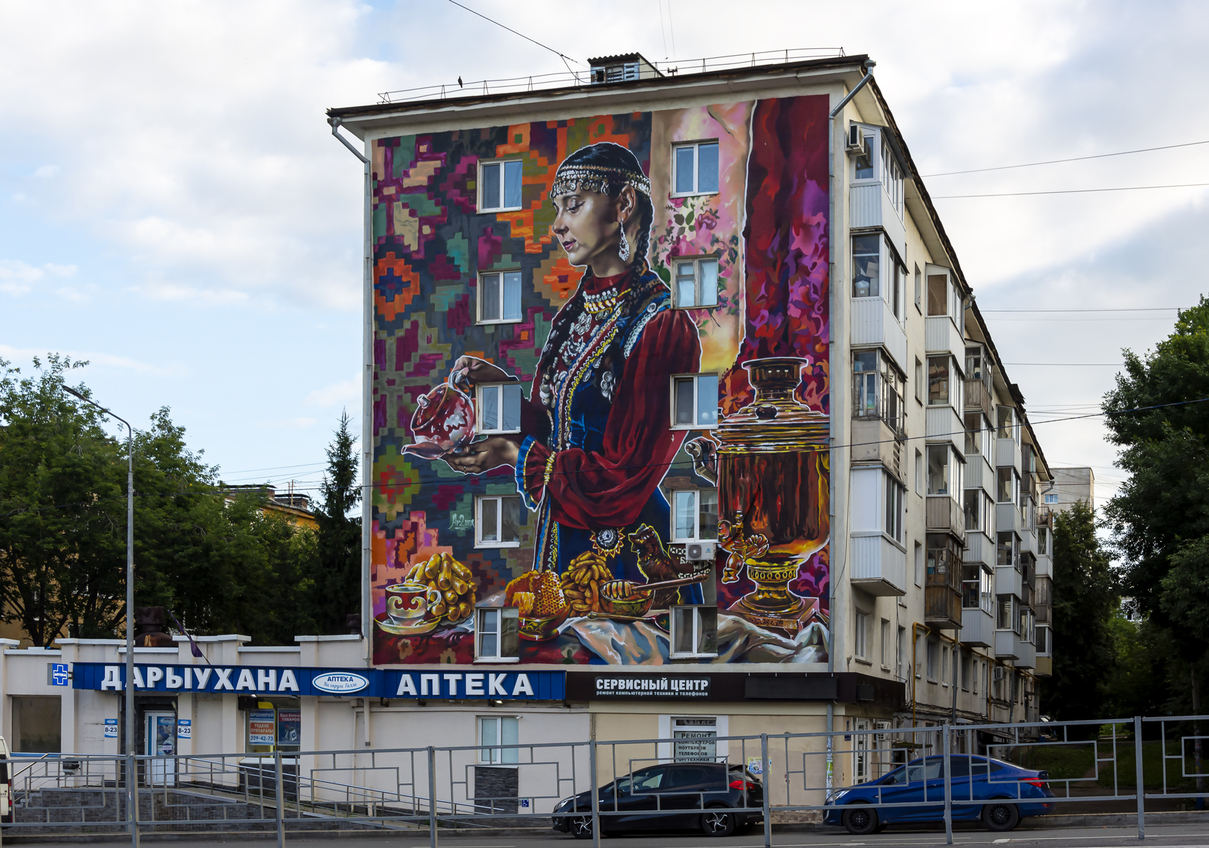 Уфа, Проспект Октября, 16/2. Монументальное искусство (мозаики, росписи, барельефы, сграфито)